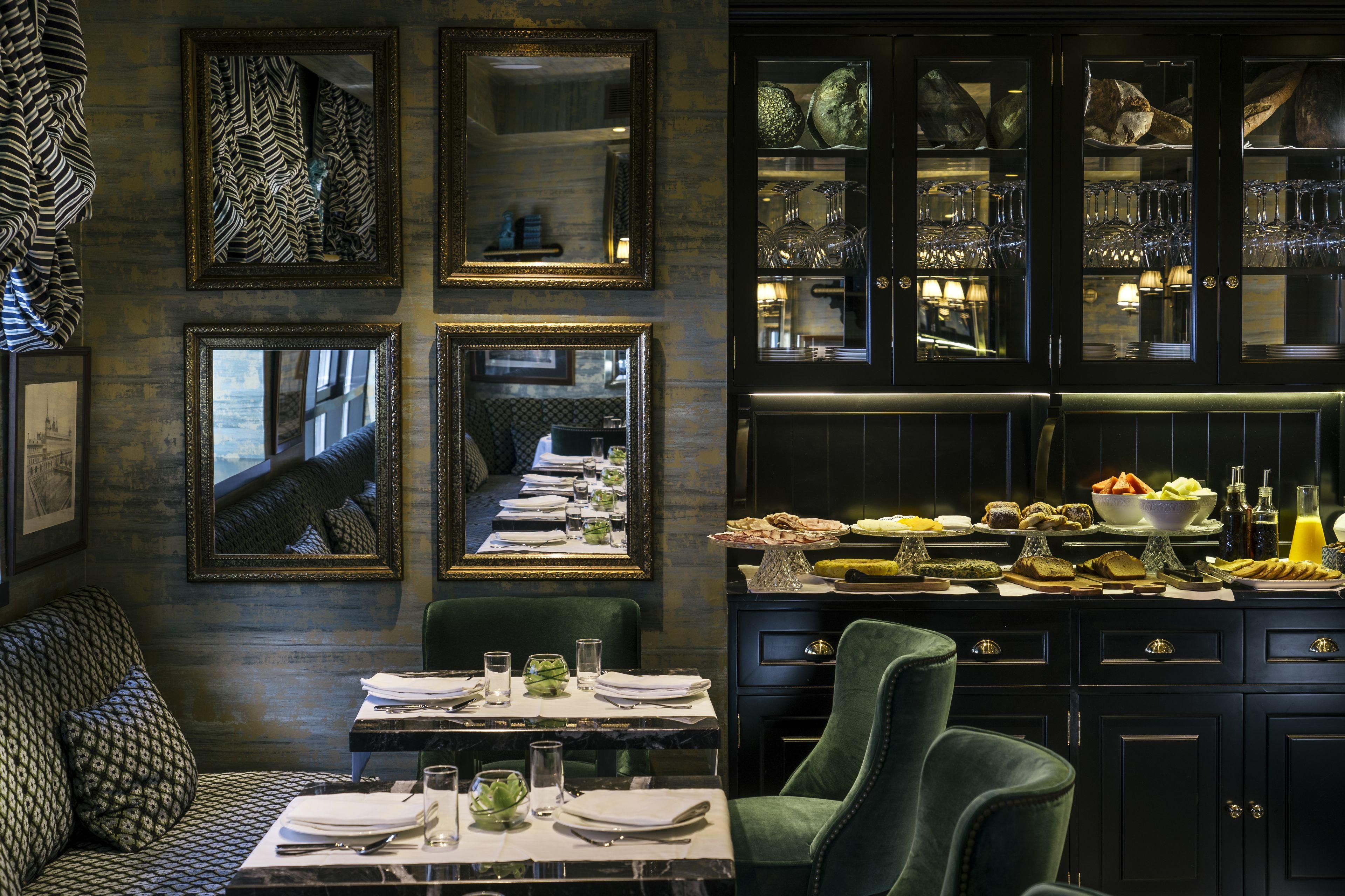 The First One Madrid Preciados (Adults Only) — Foto 1
